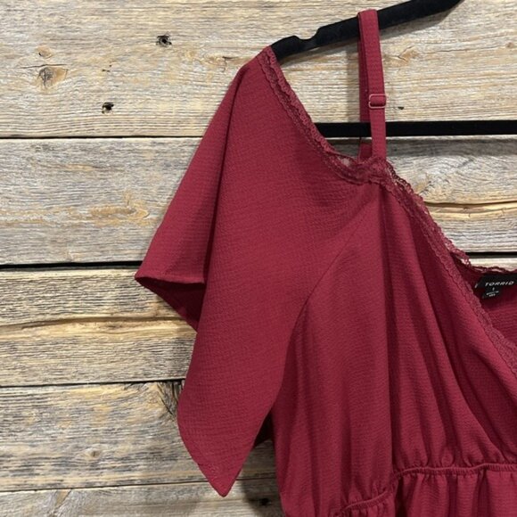 Torrid Women's Red Cold Shoulder V Neck Wrap Blouse Top Size 1X Short Sleeve - Picture 2 of 8